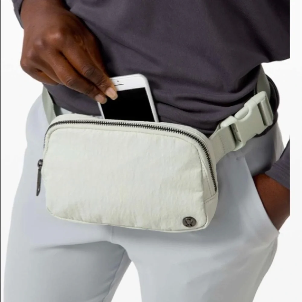 RARE NWOT Lululemon Everywhere Belt Bag Springtime Mint Green - Picture 15 of 16